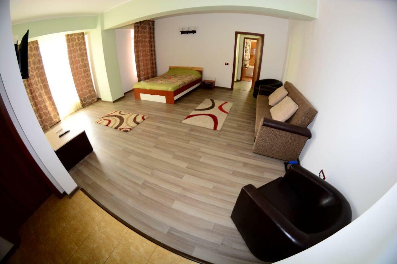 Ferienwohnung David Aprilia Năvodari Exterior foto